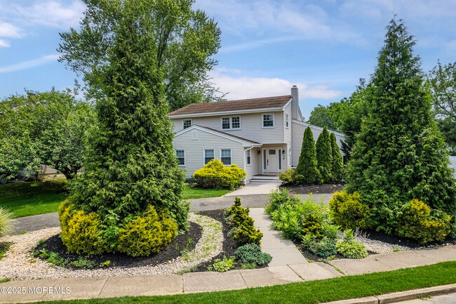 property at 5 Lynn Dr
