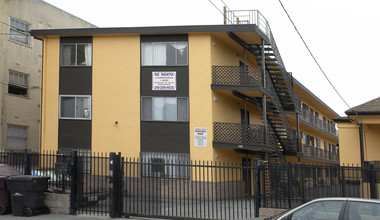 1515-1525 38th Ave in Oakland, CA - Foto de edificio - Building Photo