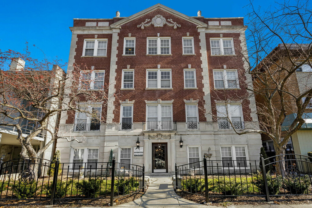 OP Apartments in Oak Park, IL - Building Photo