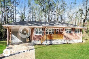 481 Stephenson Rd in Stone Mountain, GA - Building Photo