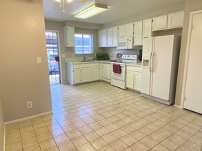4242 Mississippi Ave in Las Vegas, NV - Building Photo - Building Photo