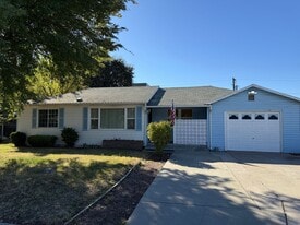 1333 Collier Ave in Modesto, CA - Building Photo
