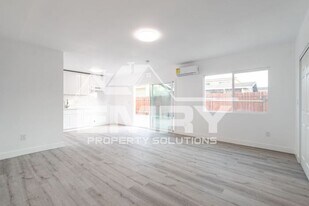 6221 Fishburn Ave in Bell, CA - Building Photo