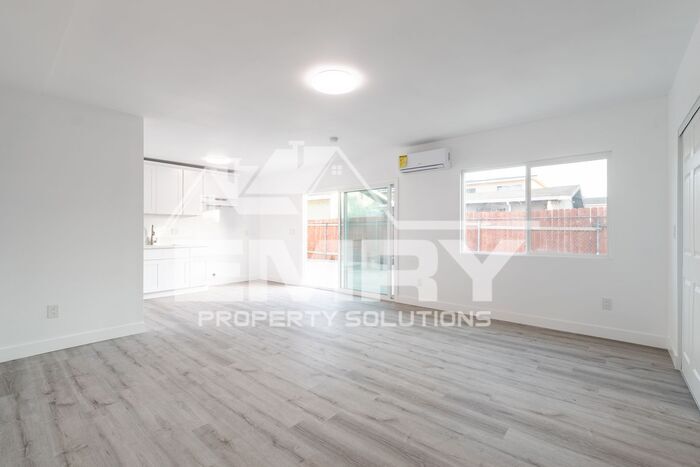 6221 Fishburn Ave in Bell, CA - Building Photo