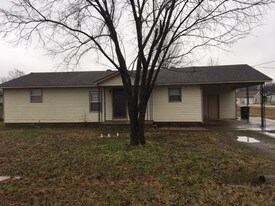 109 White Oak St in Brookland, AR - Building Photo