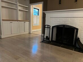 11 Starr St, Unit Front in New London, CT - Building Photo - Building Photo