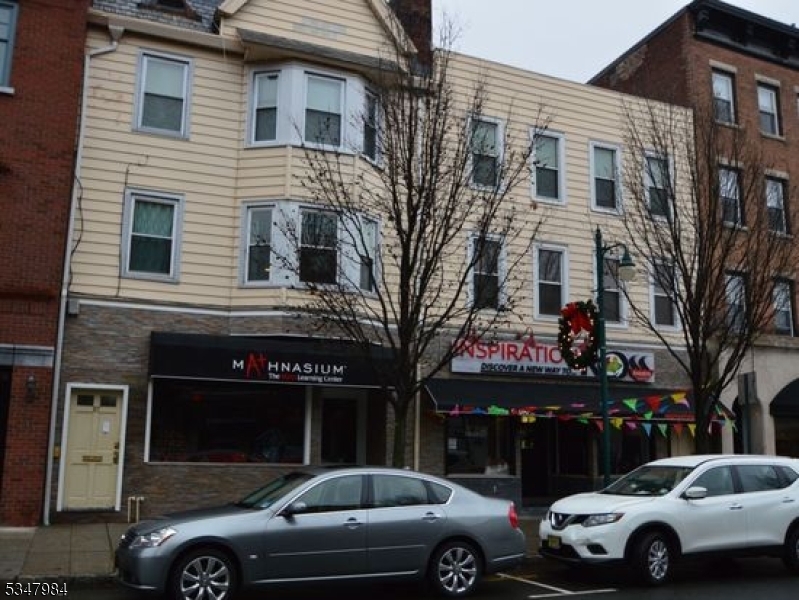 83 Summit Ave in Summit, NJ - Building Photo