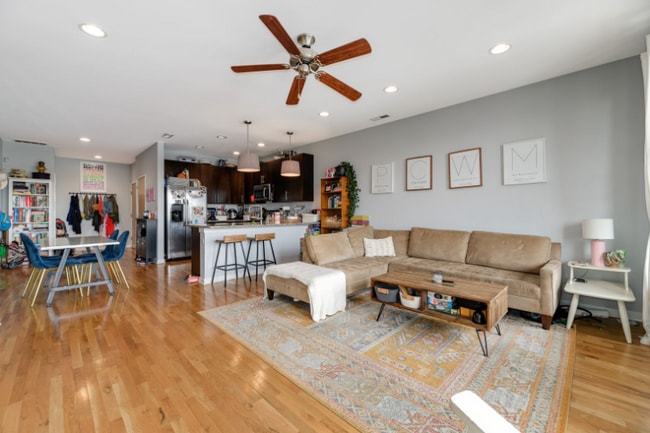 property at 1822 W Irving Park Rd