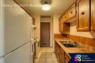 7712 Bowness Rd NW in Calgary, AB - Building Photo - Building Photo
