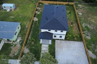 722 NW 6th Ct in Florida City, FL - Building Photo - Building Photo