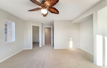 24130 Tango Dr in Santa Clarita, CA - Foto de edificio - Building Photo