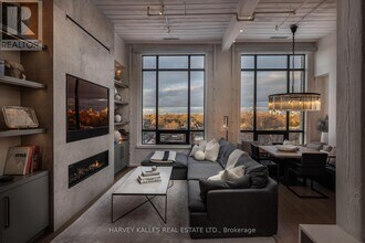 993 Queen St W in Toronto, ON - Building Photo - Building Photo