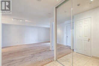 256 Doris Ave in Toronto, ON - Building Photo - Building Photo