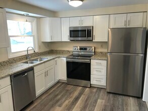 7404 Oak Post Rd in Liverpool, NY - Building Photo - Building Photo