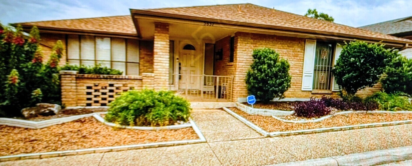 5837 Northgap Dr in San Antonio, TX - Foto de edificio