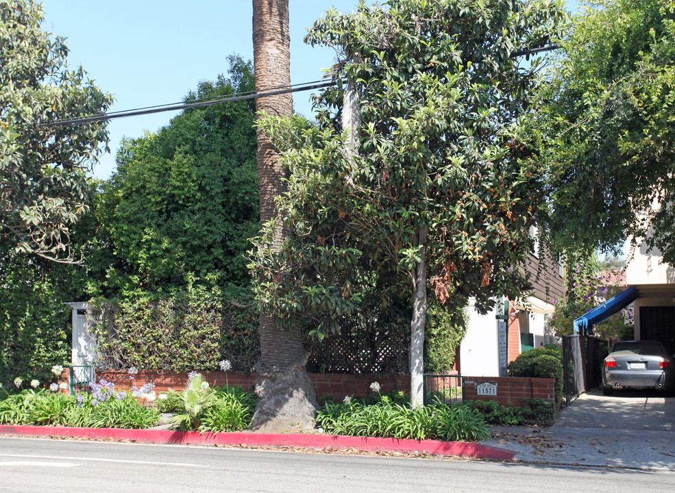 11571 Ohio Ave in Los Angeles, CA - Building Photo