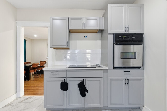 706 Metropolitan Ave, Unit 1