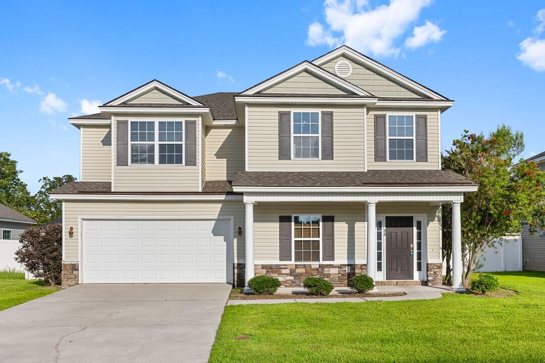 54 Rhett Ln in Richmond Hill, GA - Building Photo