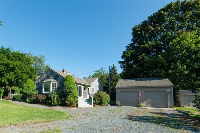 615 Buena Vista Ave in Middletown, RI - Building Photo - Building Photo