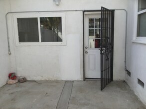 20957 Community St in Los Angeles, CA - Building Photo - Building Photo