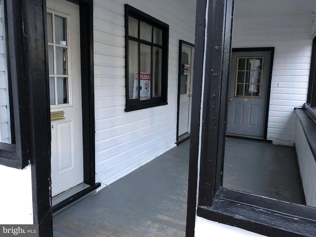 292 N Washington St, Unit 104 in Berkeley Springs, WV - Building Photo - Building Photo