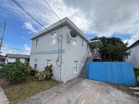 1913 Division Ave in West Palm Beach, FL - Building Photo