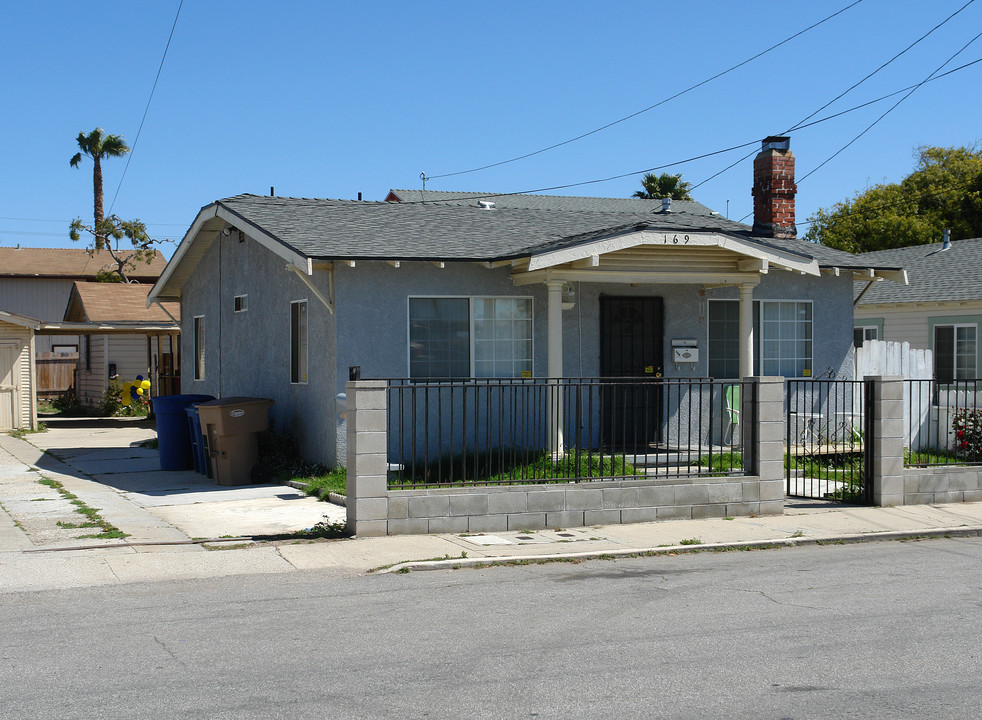 169 W Park Row Ave in Ventura, CA - Building Photo