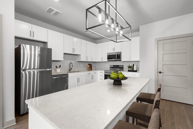 Forest Edge Apartments in Charlestown, IN - Foto de edificio - Building Photo