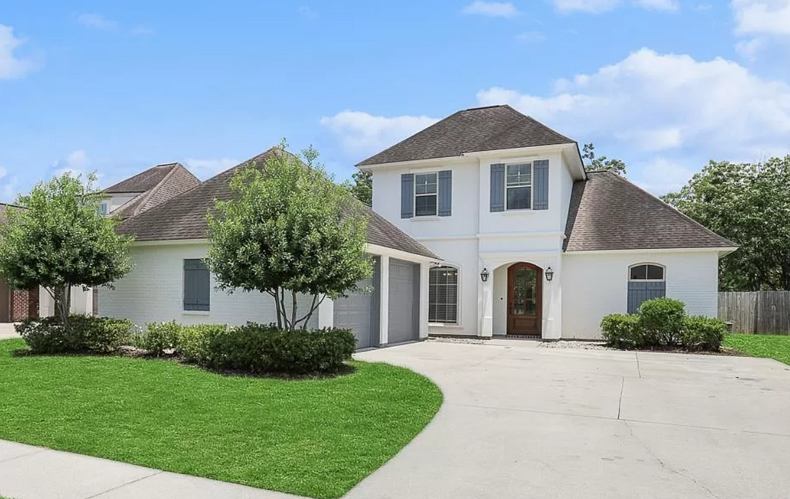 12086 Amsterdam Ave in Geismar, LA - Building Photo