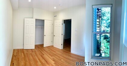 379 Harvard St, Unit 1 in Cambridge, MA - Building Photo - Building Photo