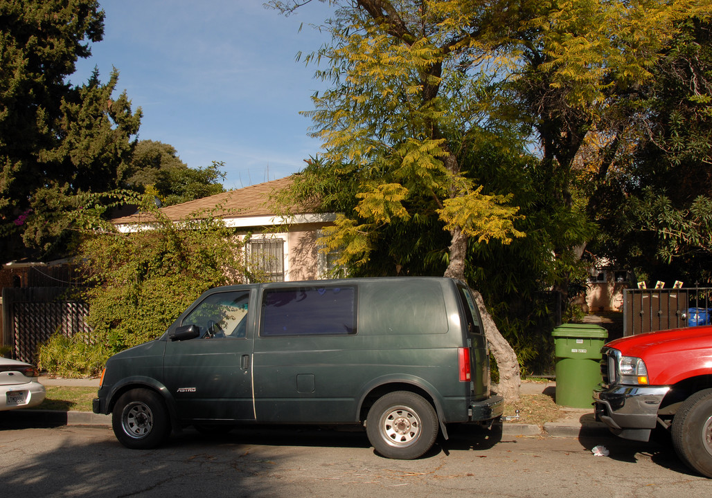 5743 Camerford Ave in Los Angeles, CA - Building Photo