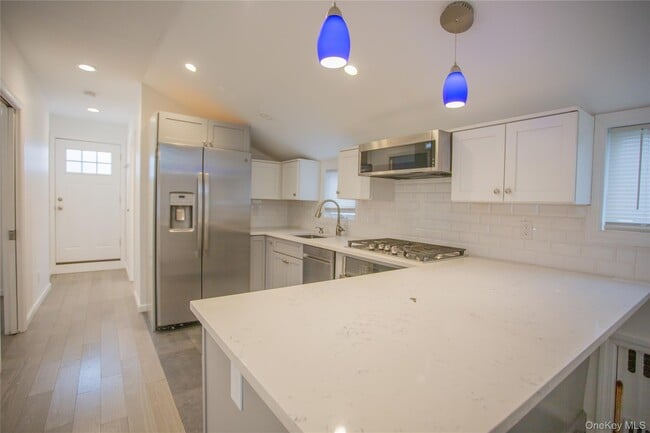 105 Pacific Blvd in Long Beach, NY - Building Photo - Building Photo