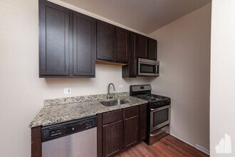 3751 W Sunnyside Ave in Chicago, IL - Foto de edificio - Building Photo