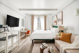 238 W 73rd St in New York, NY - Building Photo - Building Photo
