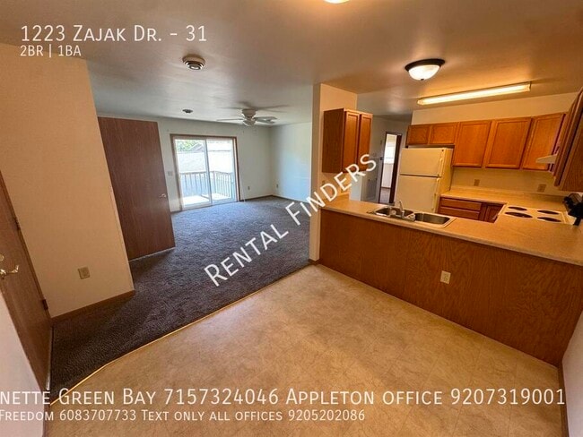 1223 Zajak Dr in Baraboo, WI - Building Photo - Building Photo