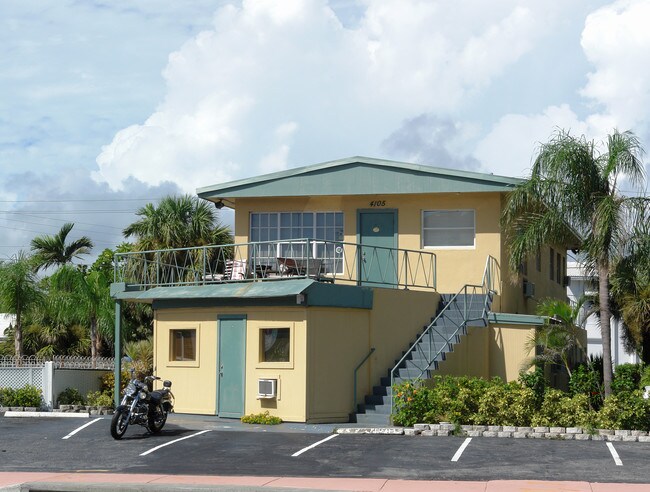 4105 N Ocean Dr in Lauderdale-by-the-Sea, FL - Building Photo - Building Photo