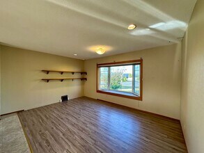 2010 Boblett St in Blaine, WA - Building Photo - Building Photo