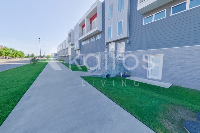 1666 S Razorback Rd in Fayetteville, AR - Building Photo - Building Photo