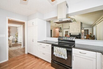 13102 Richmond Ave in Houston, TX - Building Photo - Building Photo