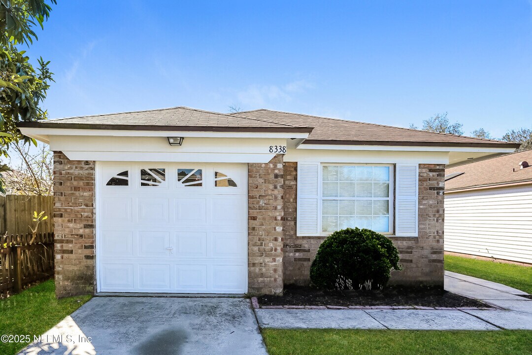 8338 Century Point Dr S in Jacksonville, FL - Building Photo