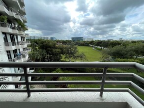 3300 NE 191st St, Unit 504 in Aventura, FL - Building Photo - Building Photo