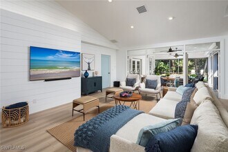 339 4th Ave N in Naples, FL - Building Photo - Building Photo