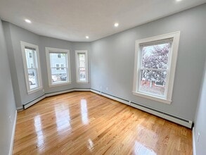 295 Windsor St, Unit 3 in Cambridge, MA - Foto de edificio - Building Photo