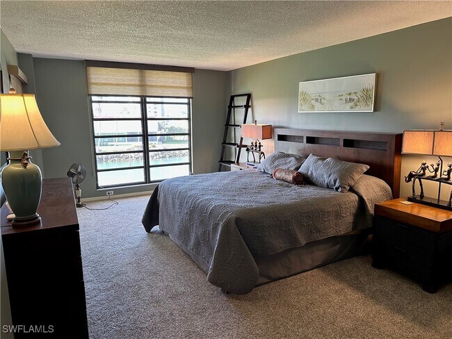 property at 2305 Gulf Shore Blvd N