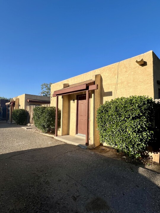 1101 Dickerson Dr SE-Unit -A in Albuquerque, NM - Building Photo