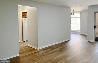 3322 Woodburn Village Dr in Annandale, VA - Building Photo - Building Photo
