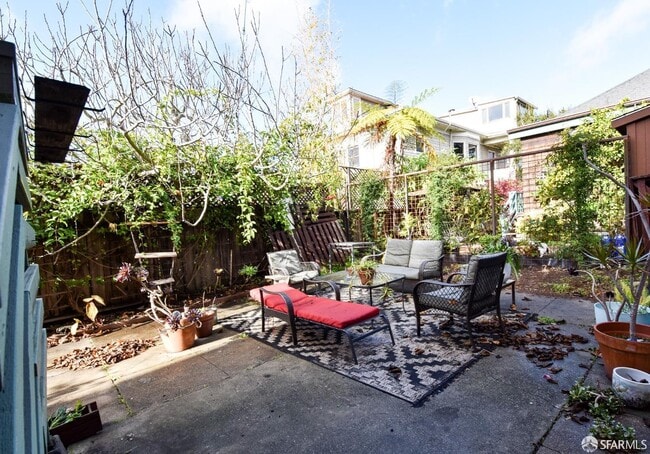 652 65th St in Oakland, CA - Foto de edificio - Building Photo