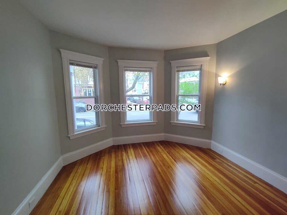 159 Boston St-Unit -1 in Boston, MA - Building Photo