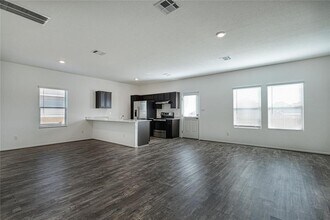 772 Circle Wy in Jarrell, TX - Building Photo - Building Photo