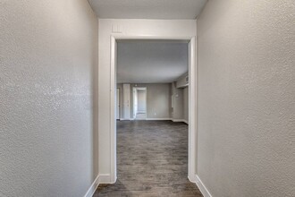 S & B Rents Apartments in Las Vegas, NV - Building Photo - Building Photo